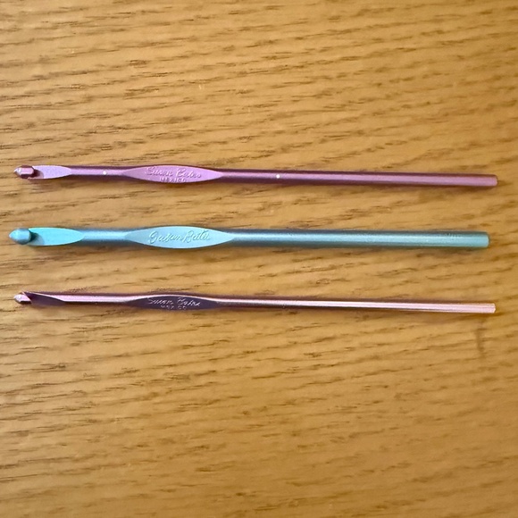 Susan Bates Crochet Hooks - Picture 1 of 4